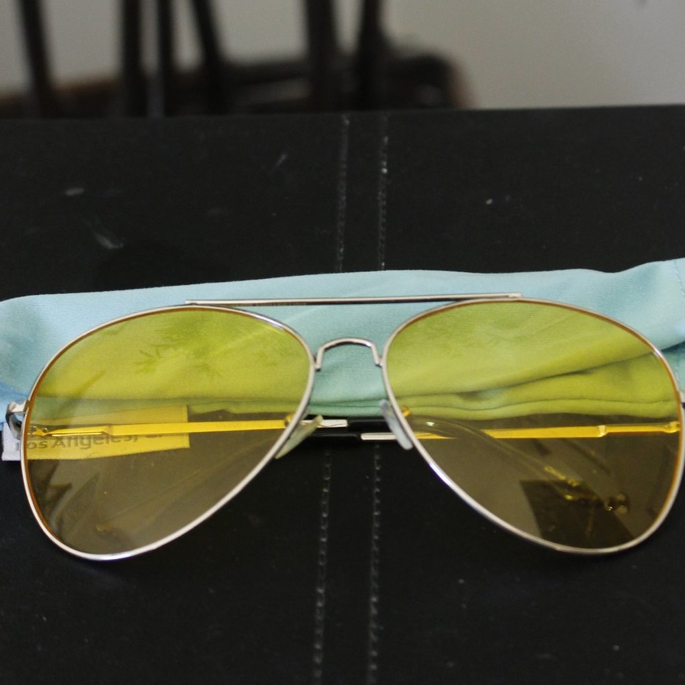 New Sunglass LA Yellow & Silver Aviators